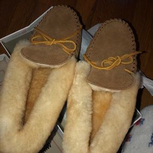 Minnetonka Moccasins Size 10 Brand New Never Worn